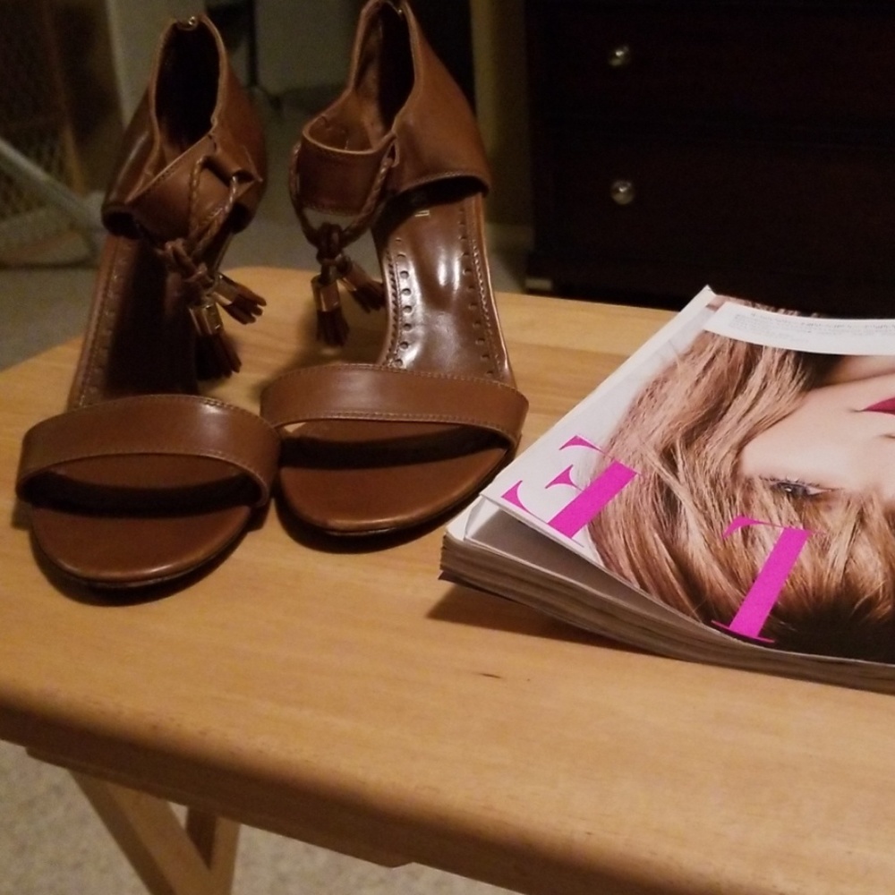 Women Yves Saint Laurent shoes...